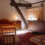 Bed & Breakfast Red By Columbus