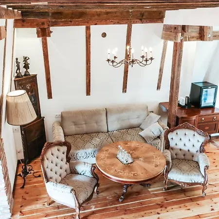 Bed & Breakfast Red By Columbus