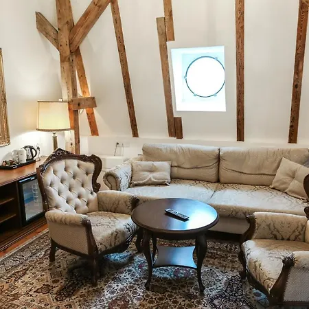 Red By Columbus Bed & Breakfast 4*