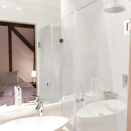 Red By Columbus Couette-café Ustka