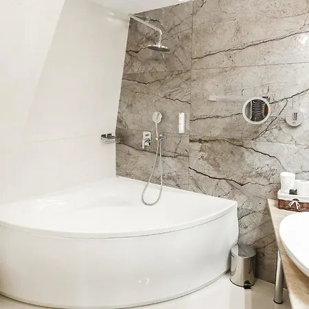 Bed & Breakfast Red By Columbus