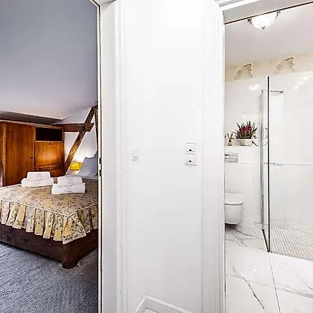 Red By Columbus Bed & Breakfast 4*