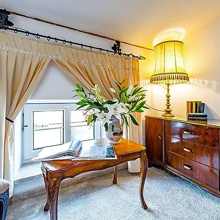 Bed & Breakfast Red By Columbus