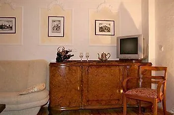 Red By Columbus Bed & Breakfast