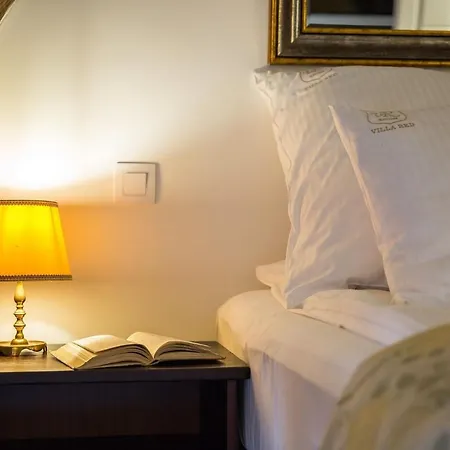 Bed & Breakfast Red By Columbus