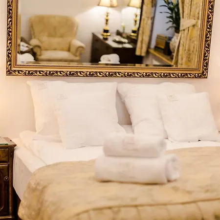 Red By Columbus Couette-café Ustka