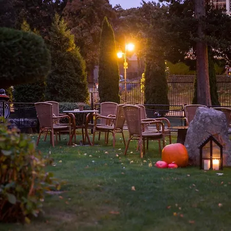 Red By Columbus Bed & Breakfast 4*