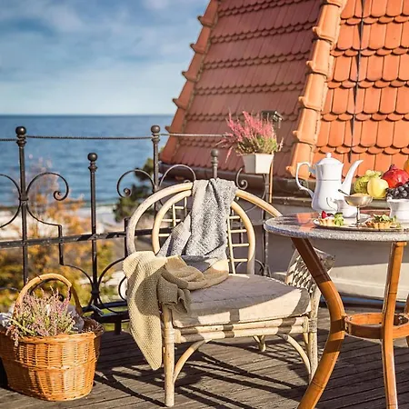 Red By Columbus Bed & Breakfast 4*