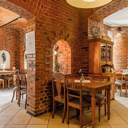 Red By Columbus Couette-café 4*