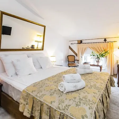 Red By Columbus Couette-café